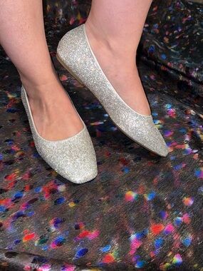 🩶NIB🤍 silver rhinestone slippers